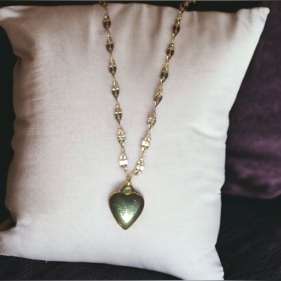 🧡 Delicate Gold Dainty Heart Necklace🧡 - Picture 4 of 16